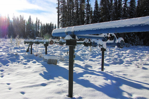 Piping on a seismic line in winter