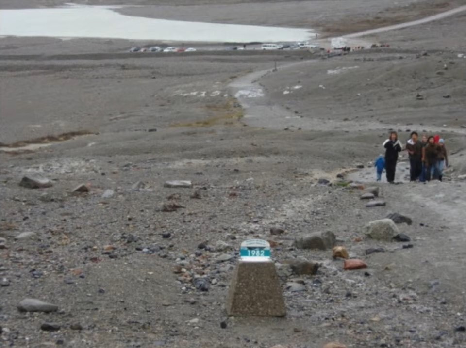 photo near the columbia icefield